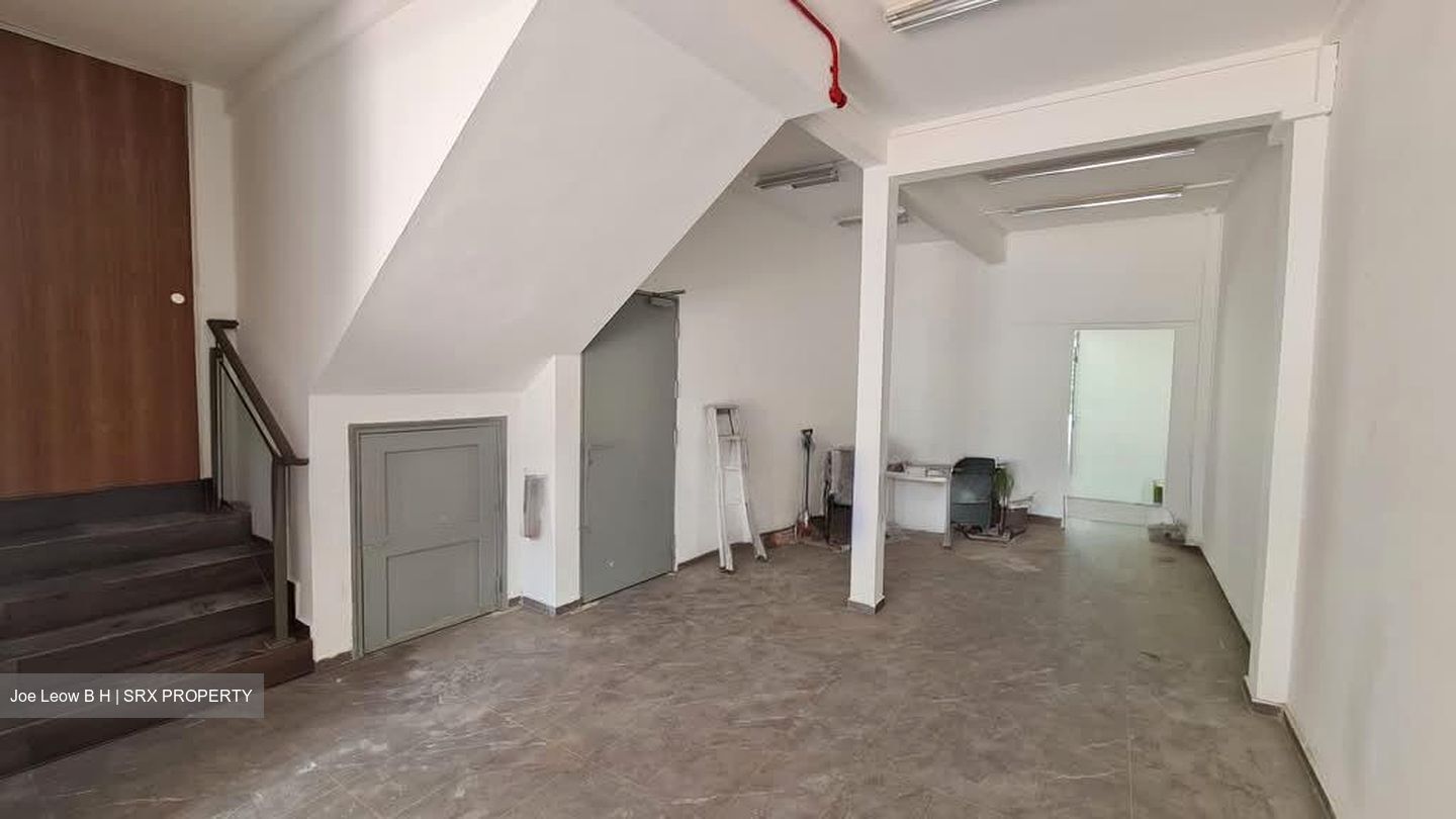 Sims Avenue (D14), Shop House #575673581